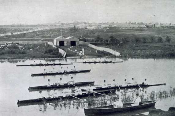 College Boat Sheds and Boats on the Barwon River, circa 1908.